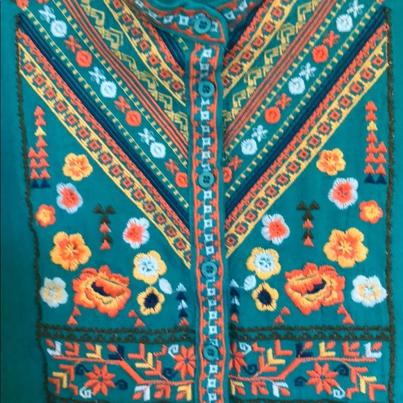 🎉Gorgeous Turquoise Embroidery Top🎉 - Picture 5 of 7